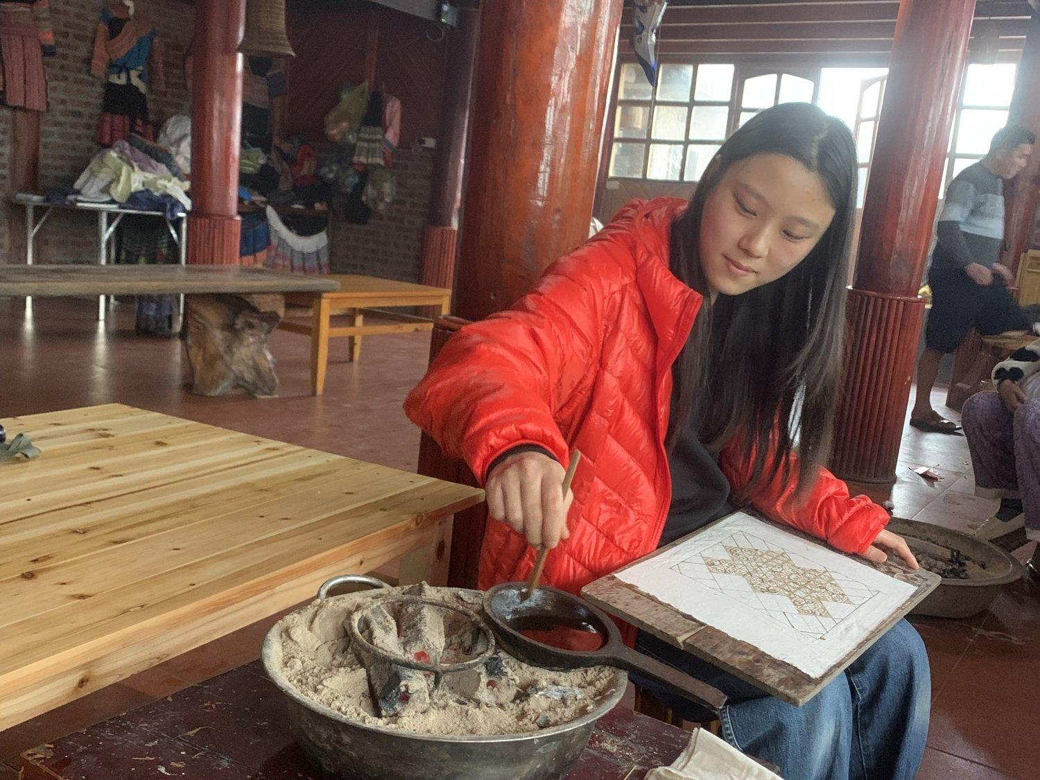 Learning the wax-drawing technique
