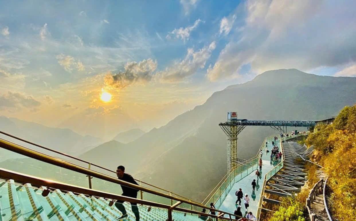 The Fansipan Glass Bridge